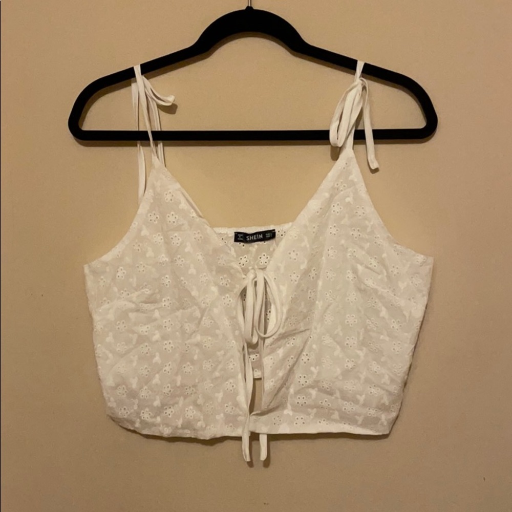 ⭐️3 FOR $15⭐️ Tie front crop top